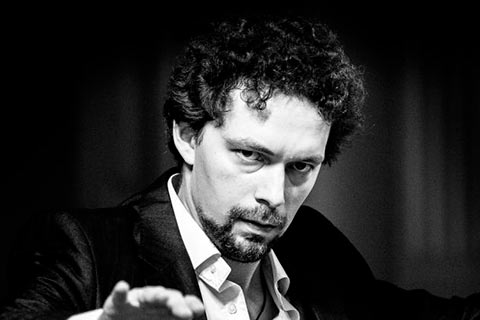 28 февраля известный дирижер Николай Хондзинский (Москва) будет дирижировать оркестром в спектакле «Травиата» Дж.Верди